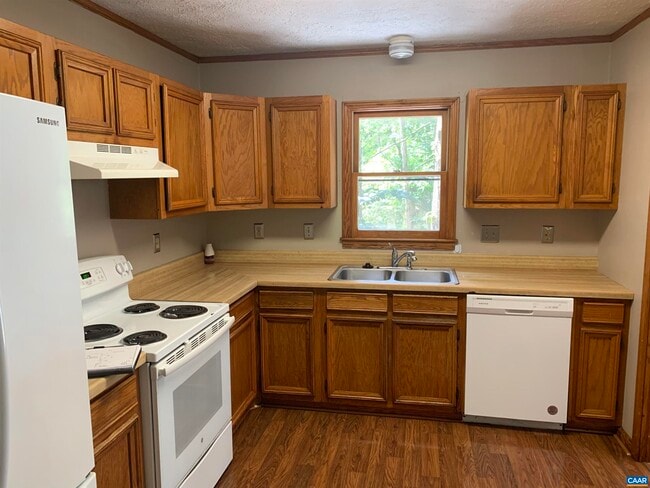 Building Photo - 103 Cloverhill Ct