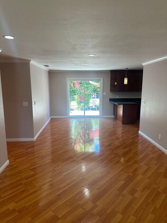 Building Photo - 2615 Camloop Dr