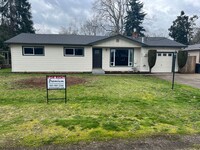 Building Photo - Fully Remodeled Three Bedroom Home in Sout...