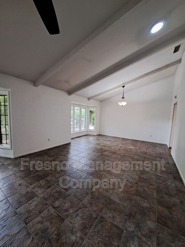 Building Photo - 6690 N Feland Ave