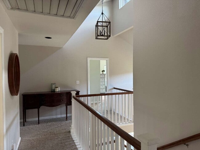 Building Photo - "Charming 4-Bed Oasis with 3 Full Baths and 2,275 Sq Ft of Comfort in Evergreen, CO!"