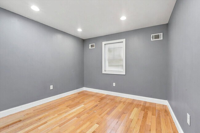 Building Photo - 2504 Manton St