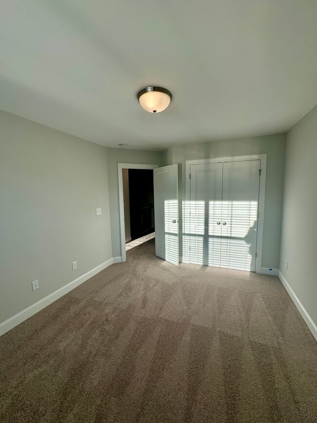 Building Photo - New Construction, 3BR/2.5 Bath Townhouse i...