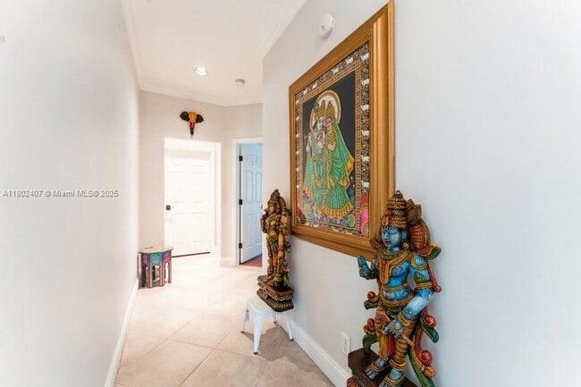 Building Photo - 2708 Meadowood Dr