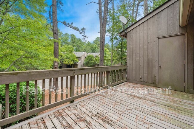 Building Photo - 60 Fernwood Ln