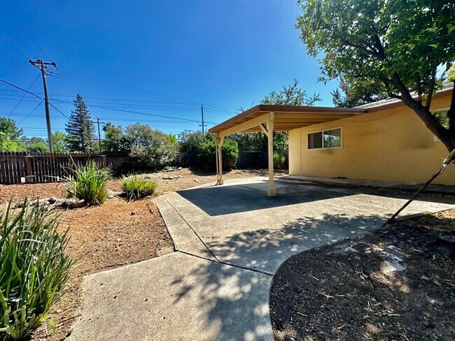 Building Photo - Charming Single-Story Home in Fair Oaks!