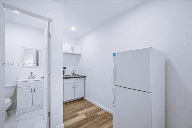 Building Photo - 3750 SW 46th Ave