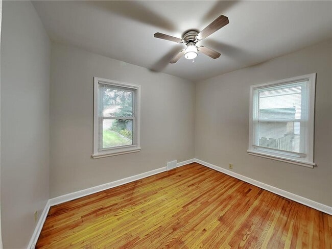 Building Photo - 3551 N Knox Ave