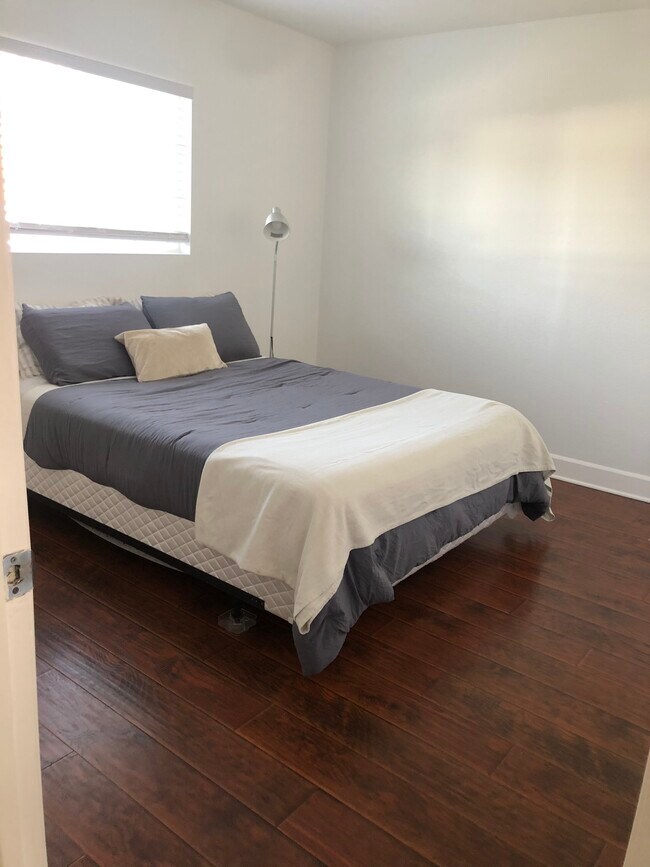 Building Photo - 14331 Cedarwood St