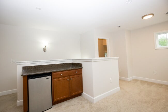 Building Photo - Charming 3 bed, 2.5 bath home with bonus t...