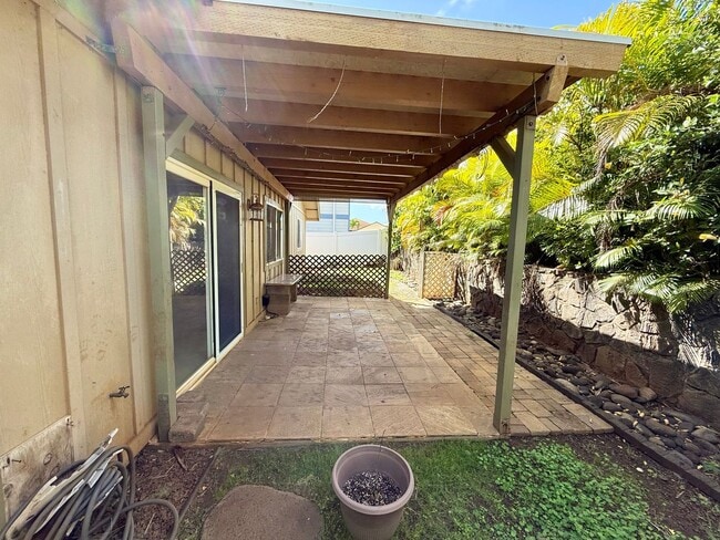 Building Photo - 3 Bedroom / 2 Bathroom House for Rent in Waikapu Gardens!