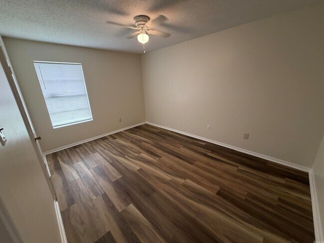 Building Photo - 12 Southland Ct