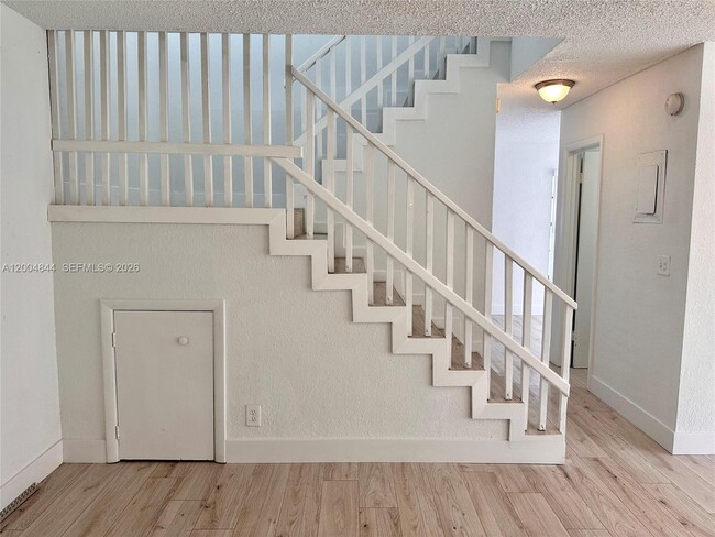 Building Photo - 2580 Coral Springs Dr