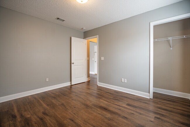 Building Photo - 717 Highgrove Ct