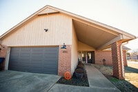 Building Photo - 4901 N Rogers Dr