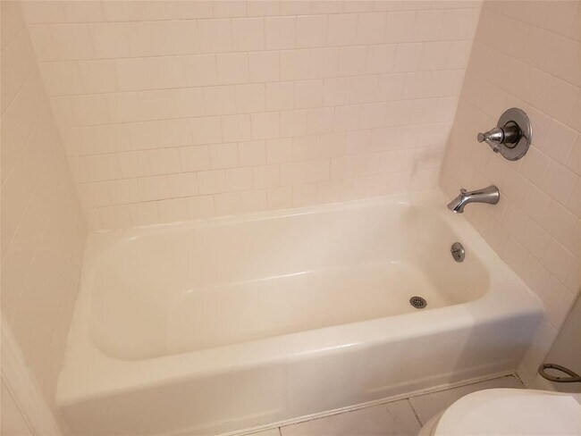 Building Photo - 6202 Gaston Ave