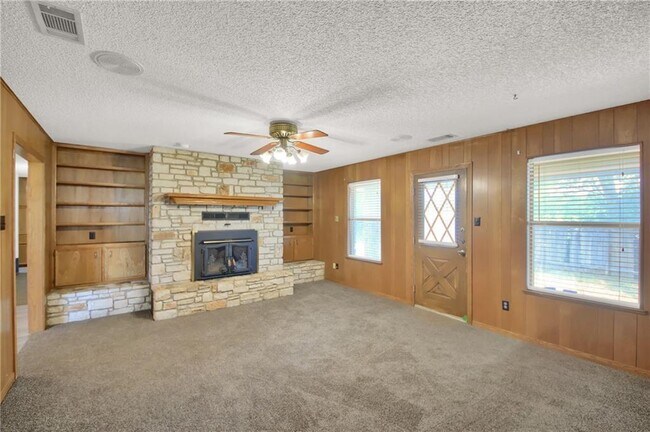 Building Photo - 16029 Dessau Rd