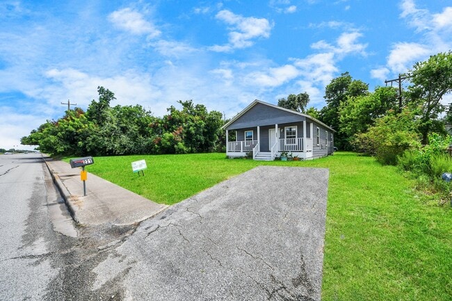 Building Photo - 221 3rd St N