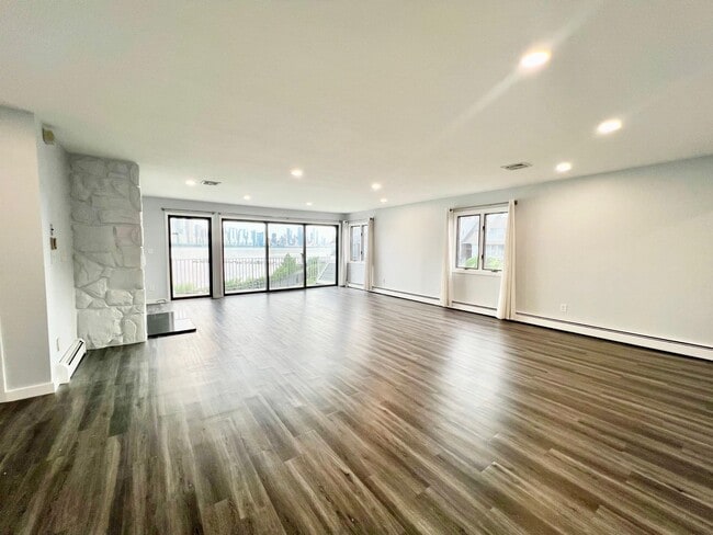 Building Photo - 4C Cove Ln