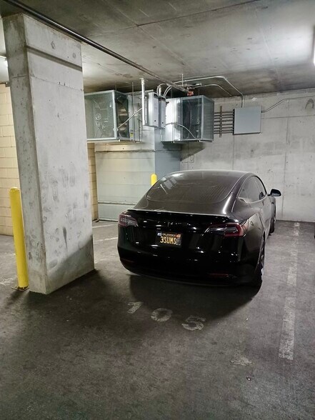 Building Photo - 353 E Bonneville Ave