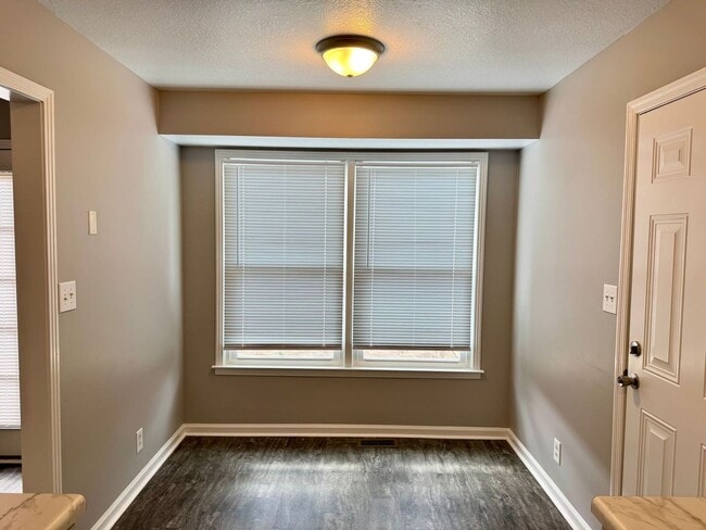 Building Photo - Charming 3-bedroom, 2-bathroom house with 1 Car Garage!