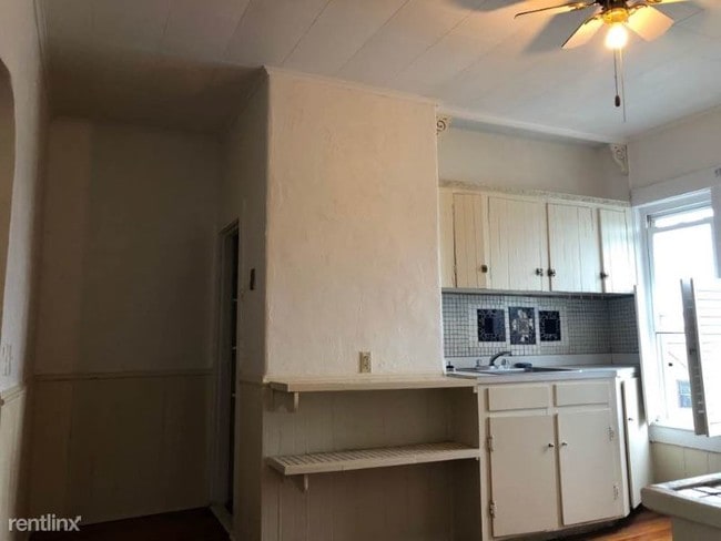 Building Photo - 86 Raymond St