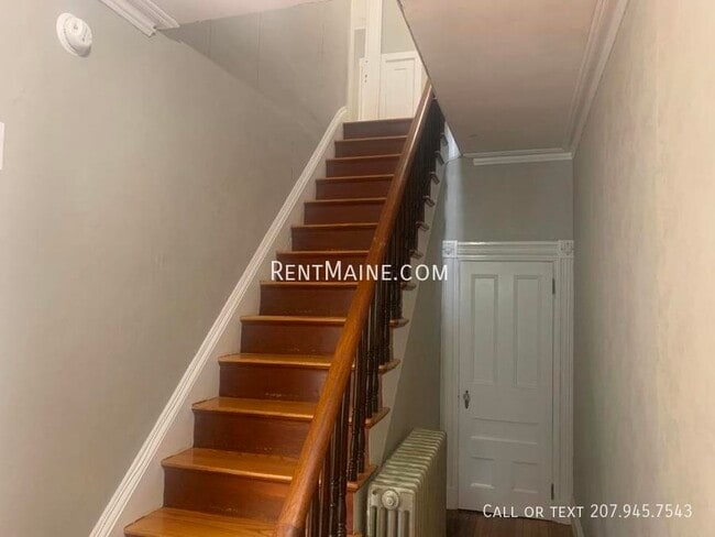 Building Photo - 13 Hudson St