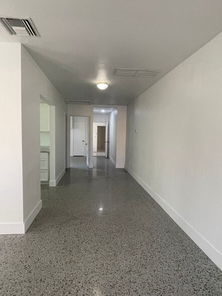 Building Photo - 303 S L St
