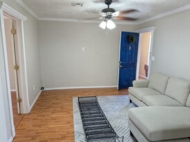 Building Photo - 117 N University Dr