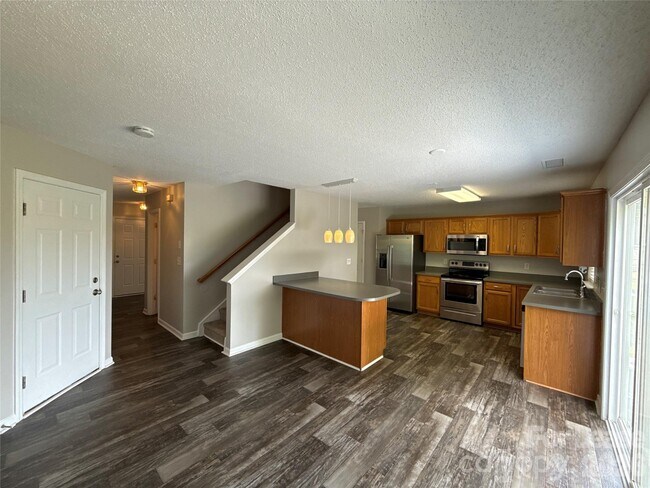 Building Photo - 1032 Meadowbrook Ln SW