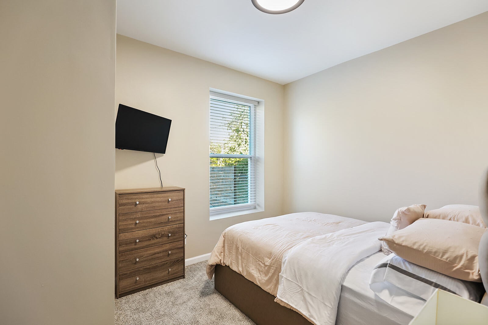 Building Photo - 5641 Cates Ave