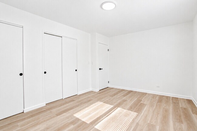 Building Photo - 7777 Ramsgate Cir S