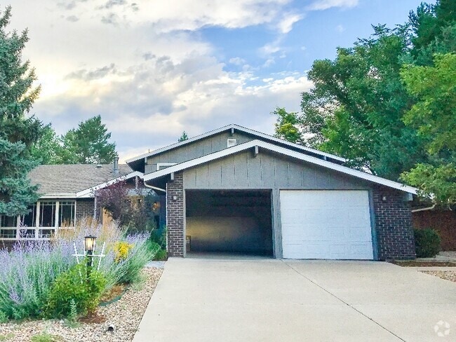 Building Photo - 4557 Tanglewood Trail