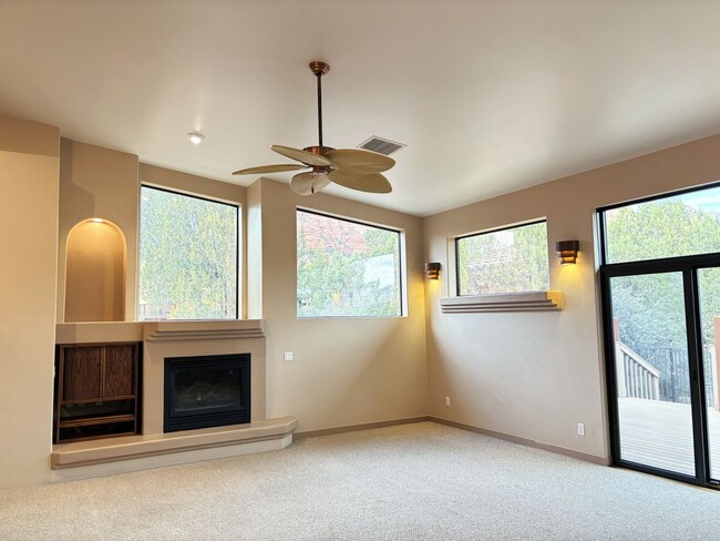 Building Photo - Beautiful Home in West Sedona