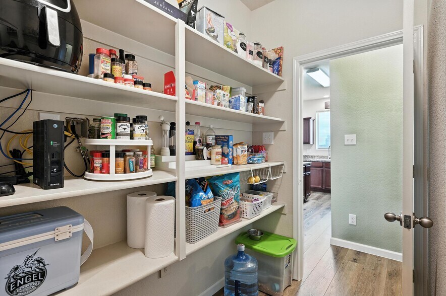 Building Photo - 10525 Wild Meadow Way
