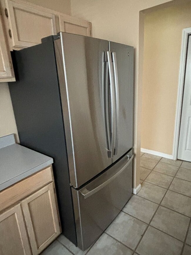Building Photo - Charming 3/2 Home with Pet-Friendly Yard &...