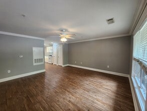 Building Photo - 490 S Barnett Shoals Rd
