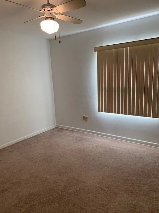 Building Photo - 4/3 Home in Heart of Umatilla!