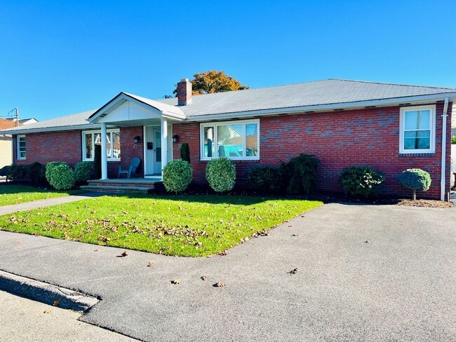 Building Photo - Soprano Duplex