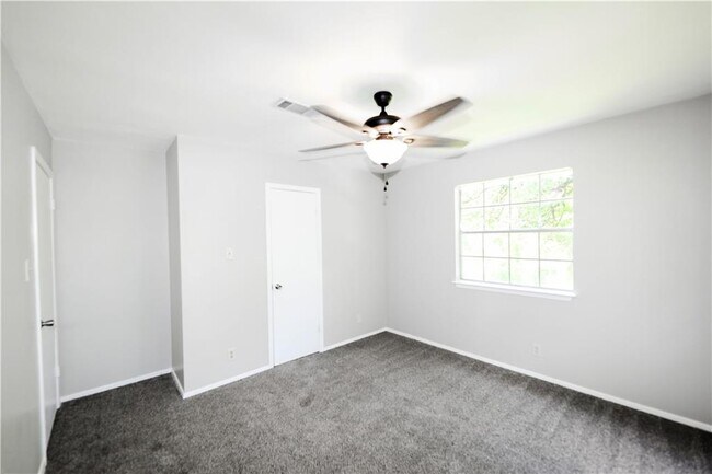 Building Photo - 1700 Waterloo Trl