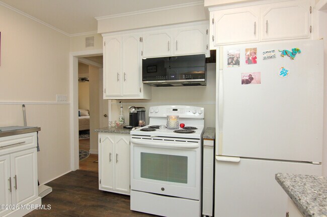 Building Photo - 240 7th Ave