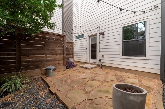 Building Photo - 1211 Thompson St