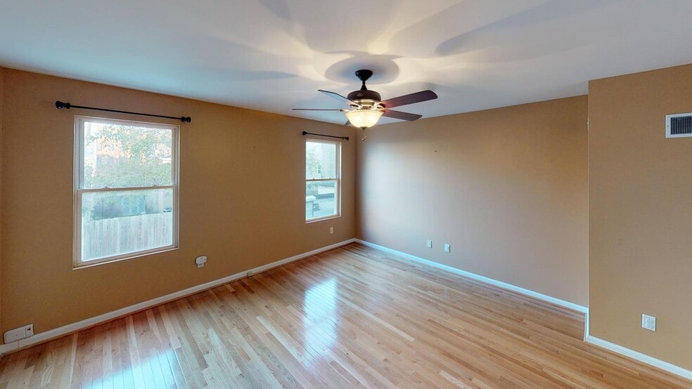 Building Photo - 1137 N Orianna St