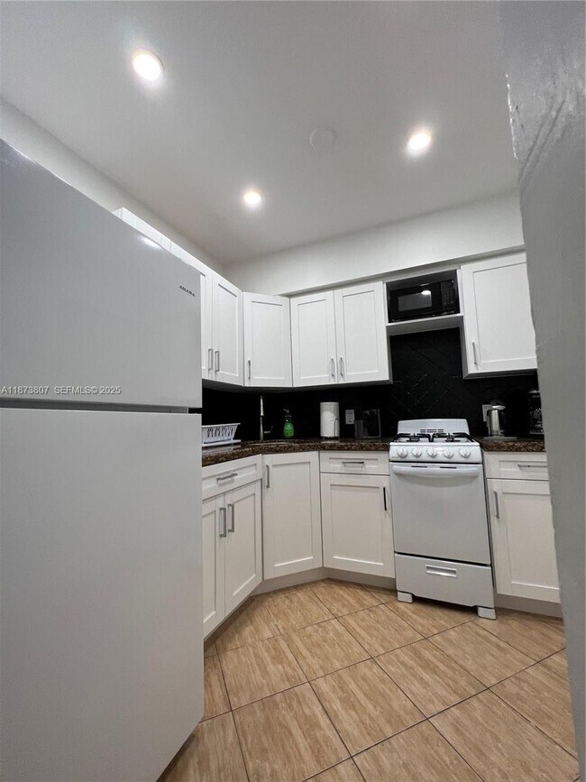 Building Photo - 620 Jefferson Ave