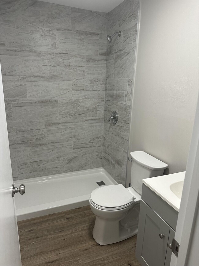 Building Photo - 707 Dent St