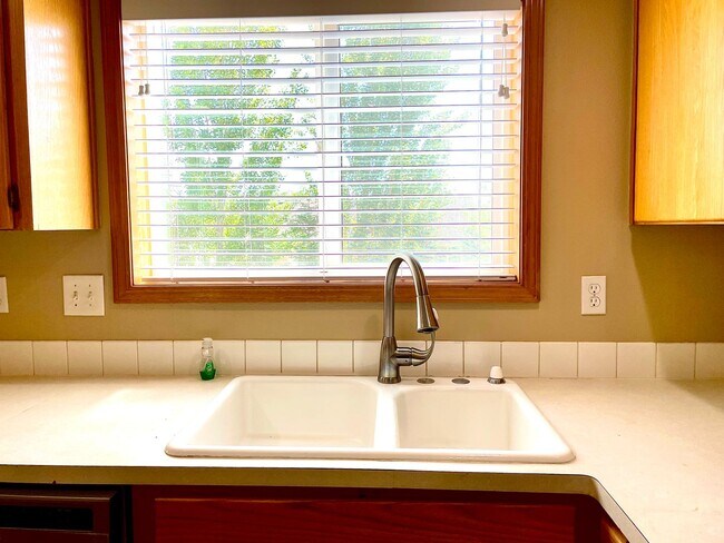 Building Photo - Spacious 4-Bedroom, 2.5-Bath Home with Deck, Fireplace & Updated Kitchen