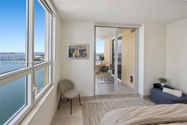 Building Photo - 808 Brickell Key Dr