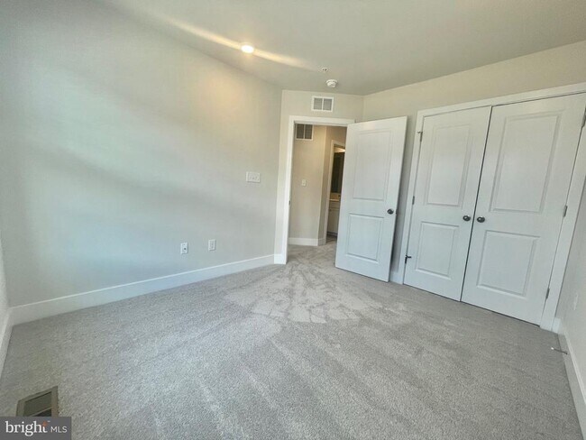 Building Photo - 2264 Marcy Dr