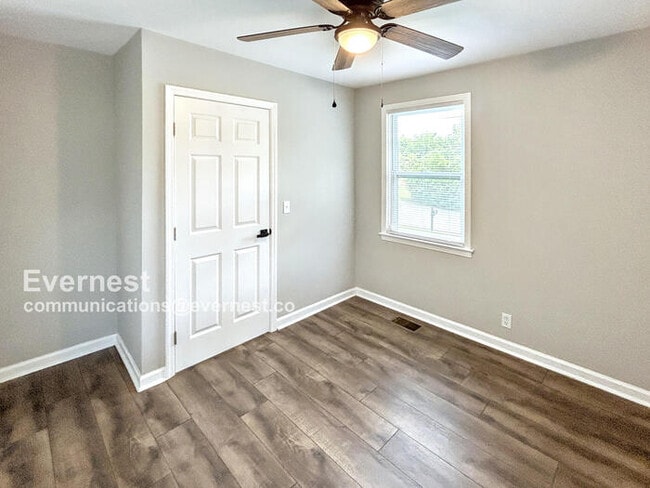 Building Photo - 600 Maclaurin Ct