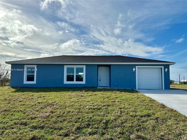 Building Photo - 131 Carousel Ave